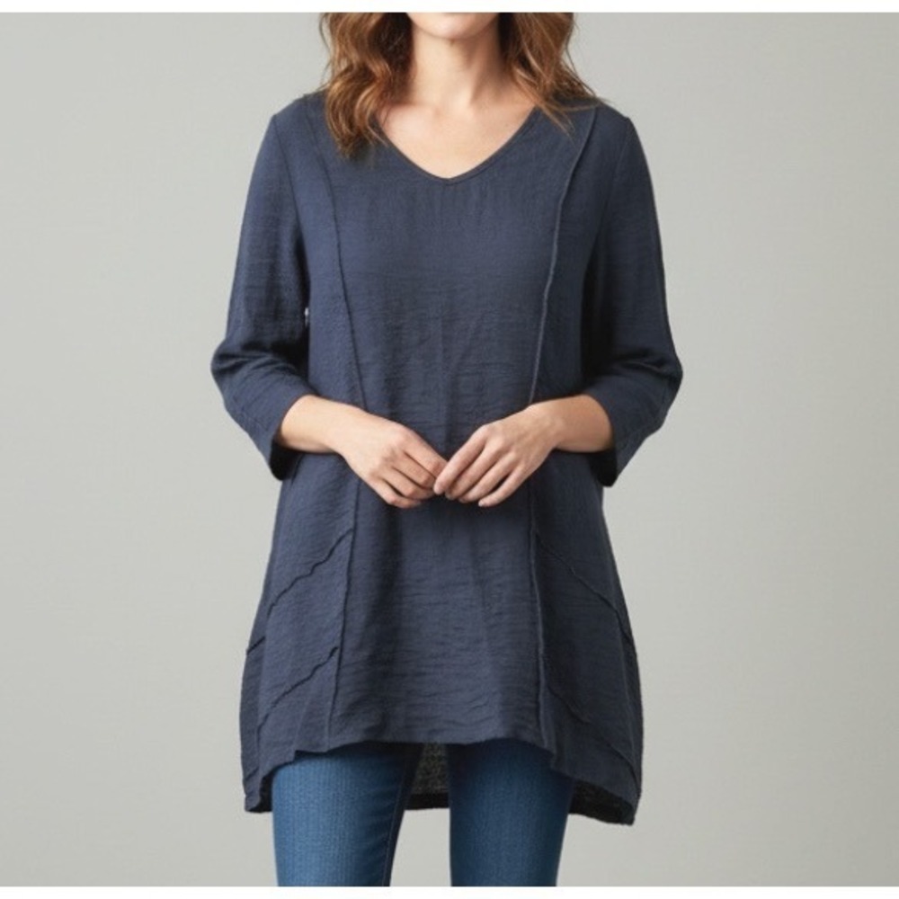 LULU-B Navy Blue Tunic Top CRINKLE GAUZE Exposed Seams HIGH-LOW BREEZY V-Neck S